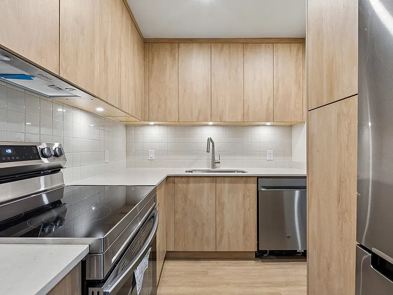 1070 Cypress St — Photo 11