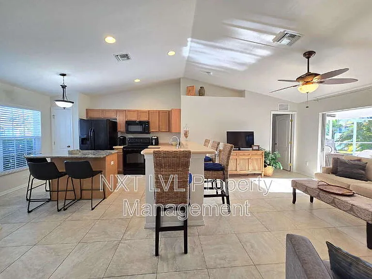 1243 NW 22nd Ave — Photo 4