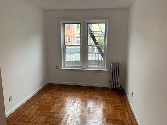 4th image of 4837 45th St APT 2R