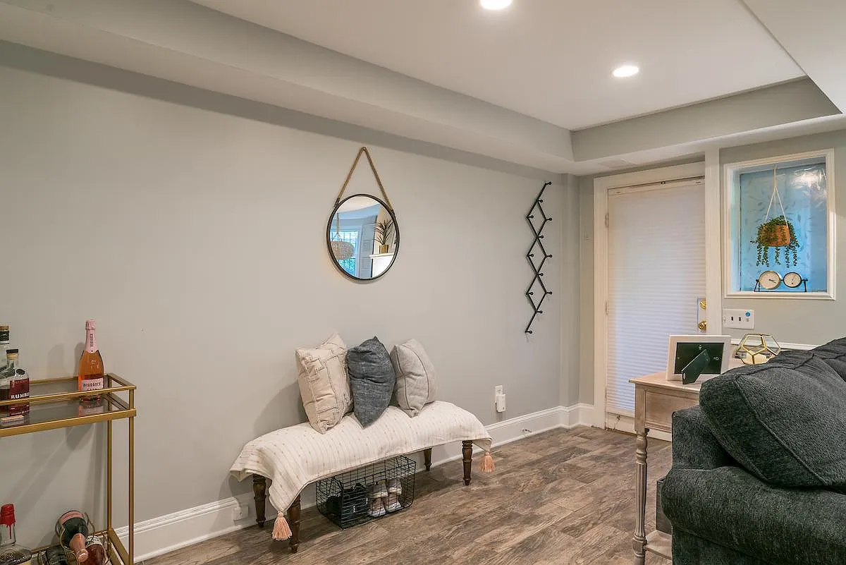 2 bed, 990 sqft, $3,200 — Photo 3