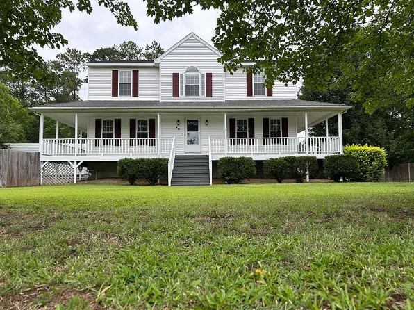 40 Church St, Poquoson, VA 23662