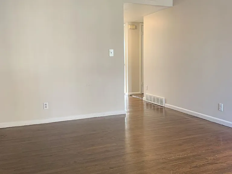 4030-4038 Clark Ave — Photo 31
