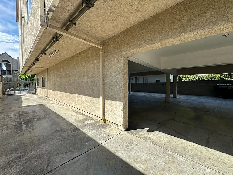 Las Colinas — Photo 13