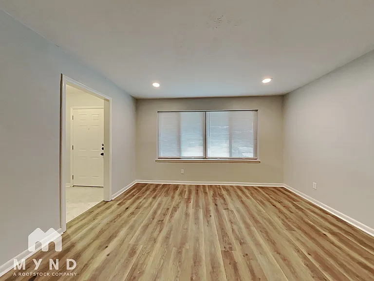 5244 Greene Ave — Photo 9