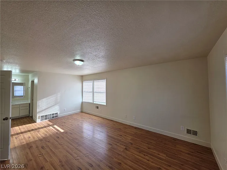 1590 Mustang Dr — Photo 10