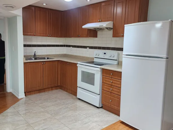 75 Vanderpool Cres, Brampton, ON L6P 3W2