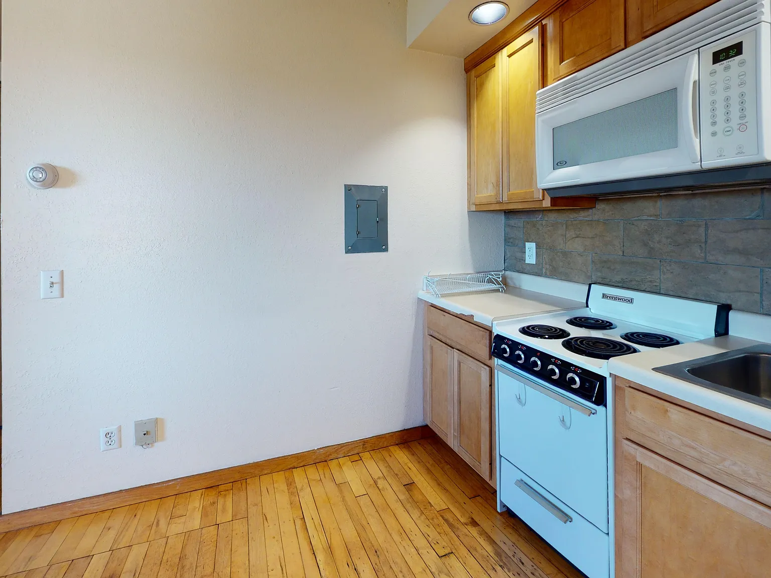 10 Langdon Street - H — Photo 3