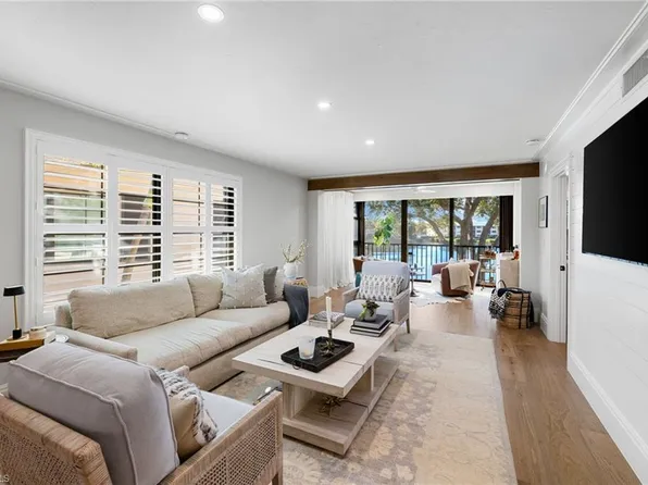 3135 Riviera DR #B205, NAPLES, FL 34103