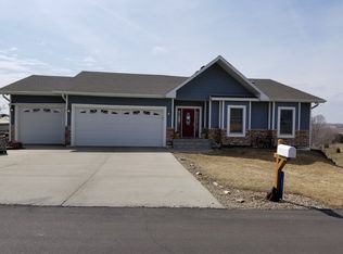 17 N Hidden Acres Dr, Sioux City, IA 51108