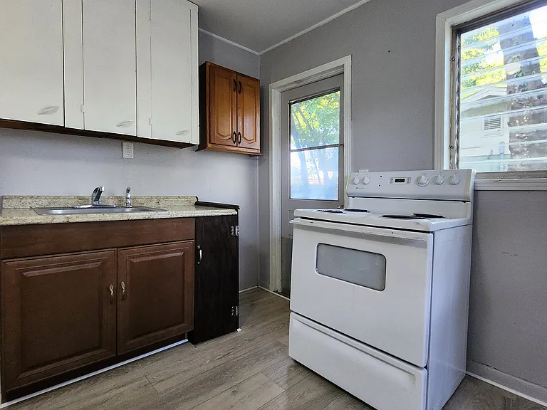302 E 121st Ave #2 — Photo 2