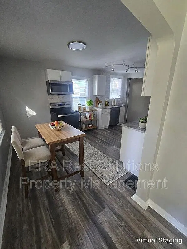 2 bed, 1.5 bath, 1056 sqft, $1,500 — Photo 2