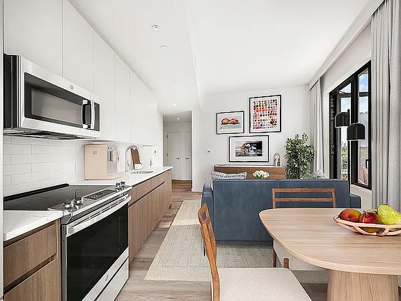 2nd image of 55 Dash Pl #Penthouse 5