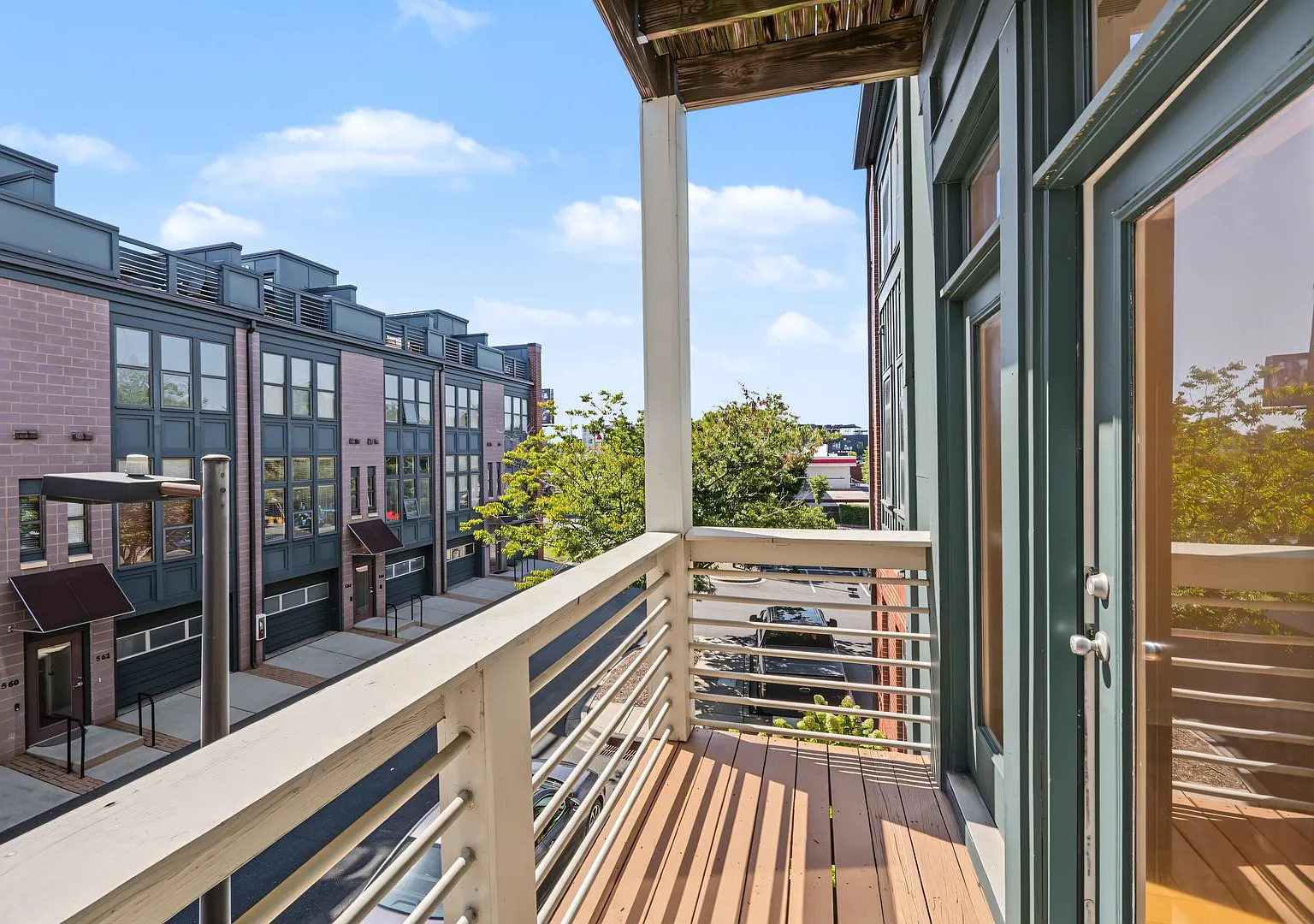 Prime South End Location 2BR/2BA Steps from Light Rail — Photo 2