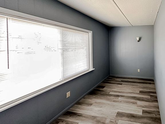 3rd image of 950 E Main St APT 15