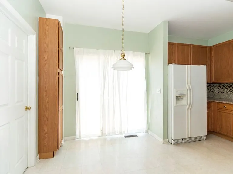 2204 W Concord Ln — Photo 12