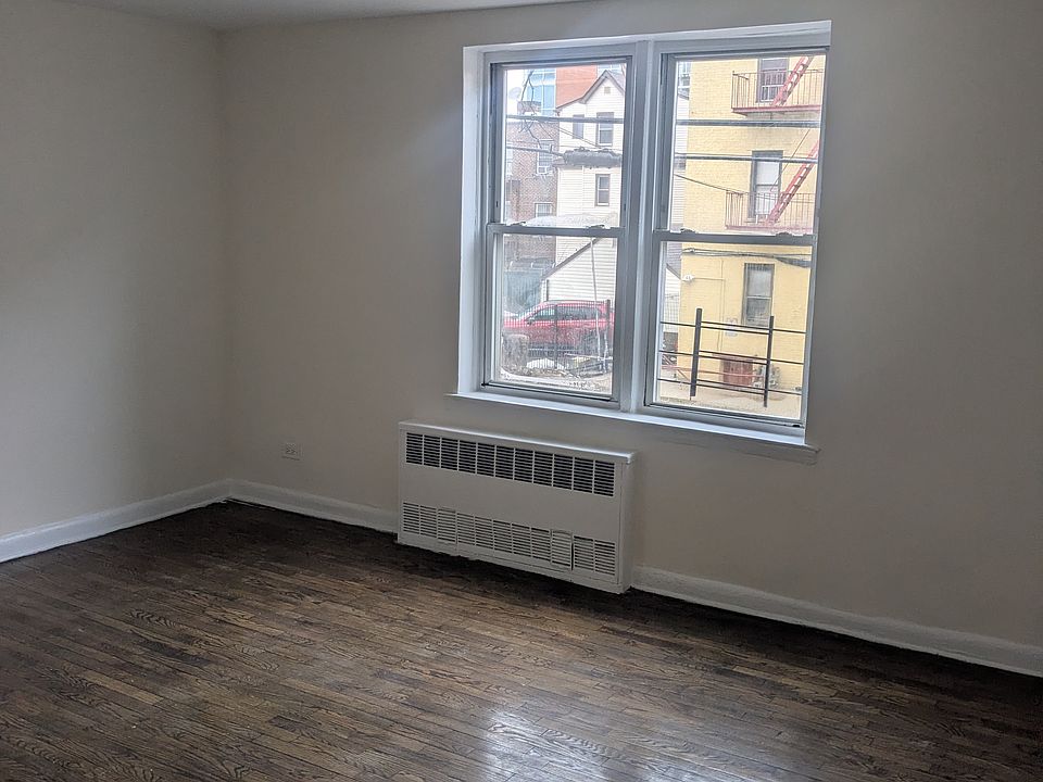 1st image of 4019 72nd St APT 1C