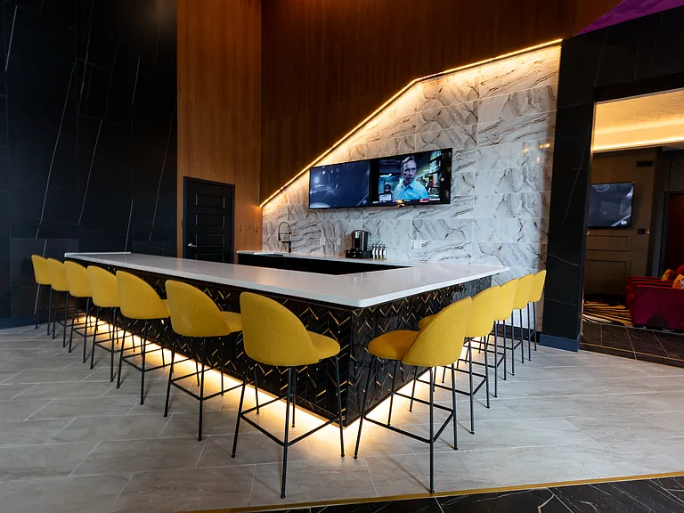 Mckenzie | Luxury Lobby