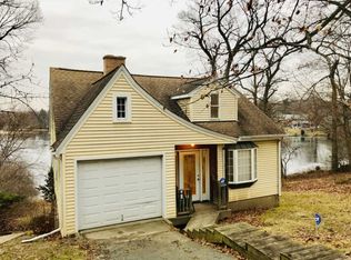 241 W Lake Shore Dr, Tower Lakes, IL 60010