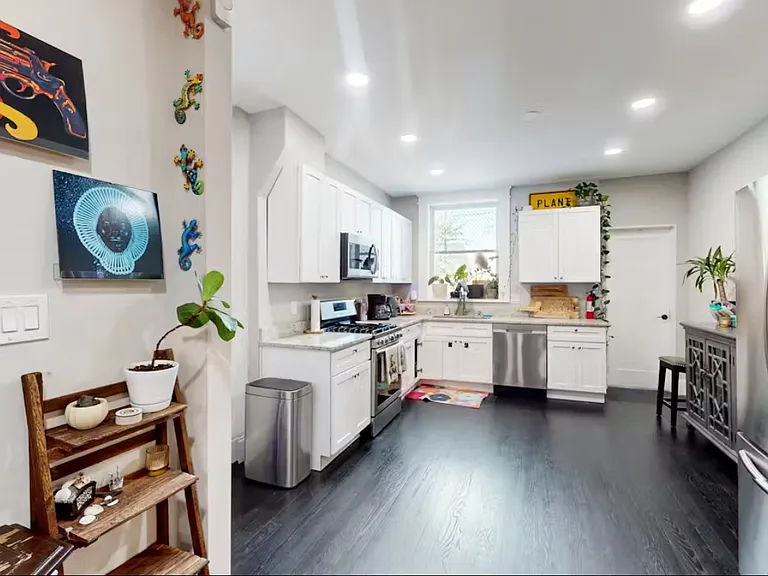 20 N Clinton St — Photo 1