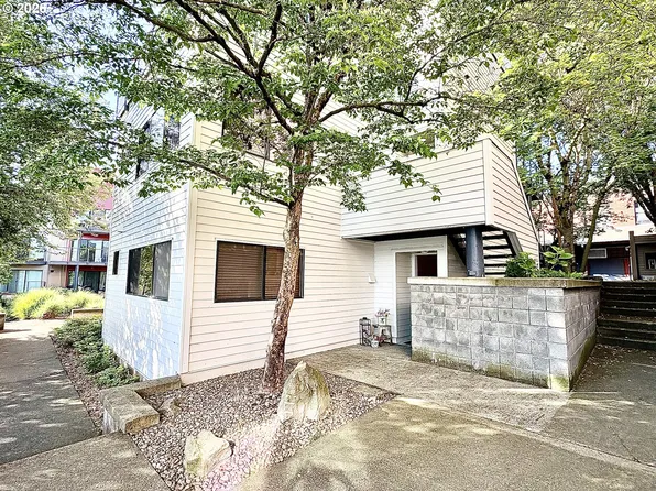 720 NW Naito Pkwy APT D24, Portland, OR 97209