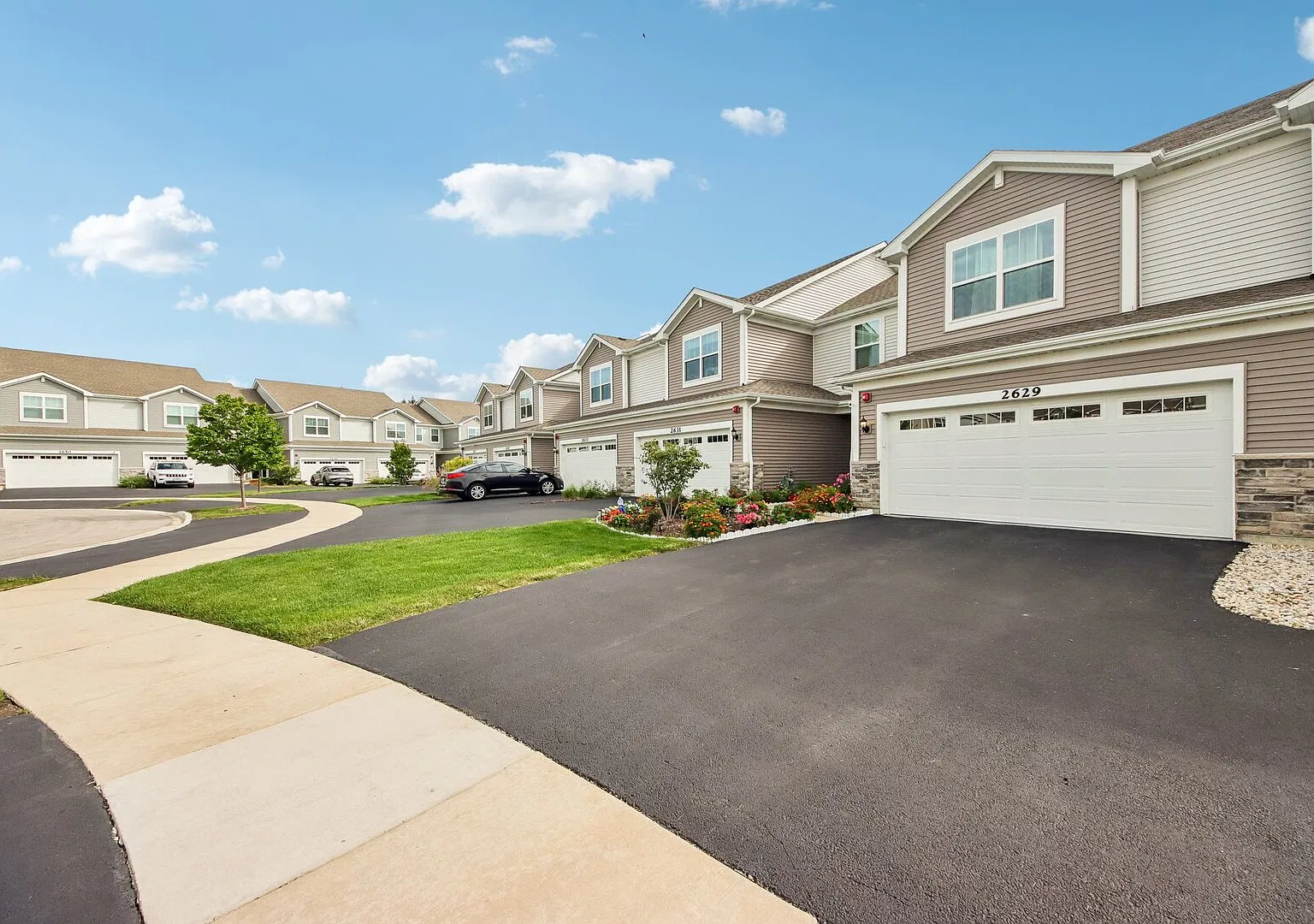 3 bed, 2.5 bath, 2000 sqft, $3,150 — Photo 3