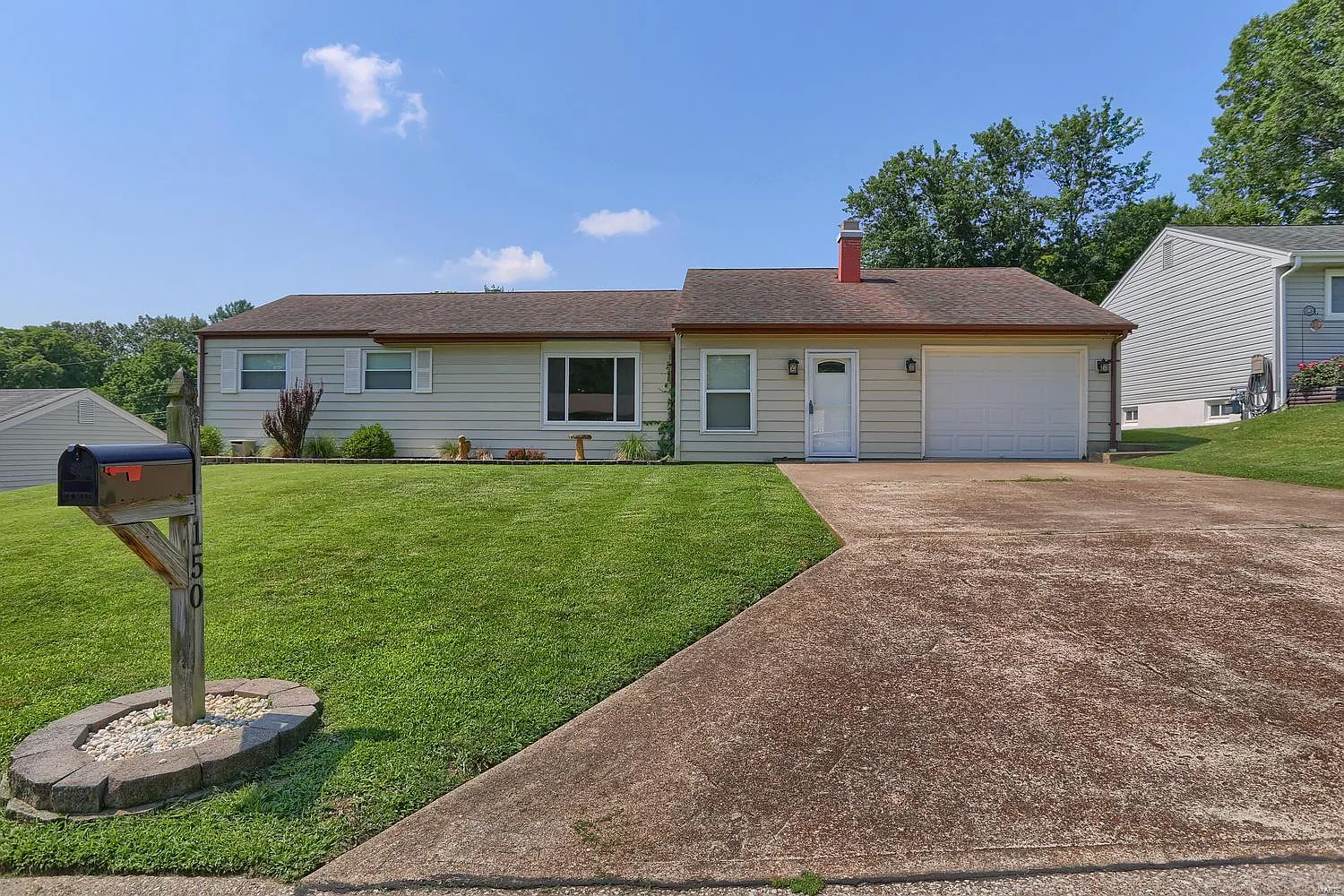 150 Bertrand Dr photo 1