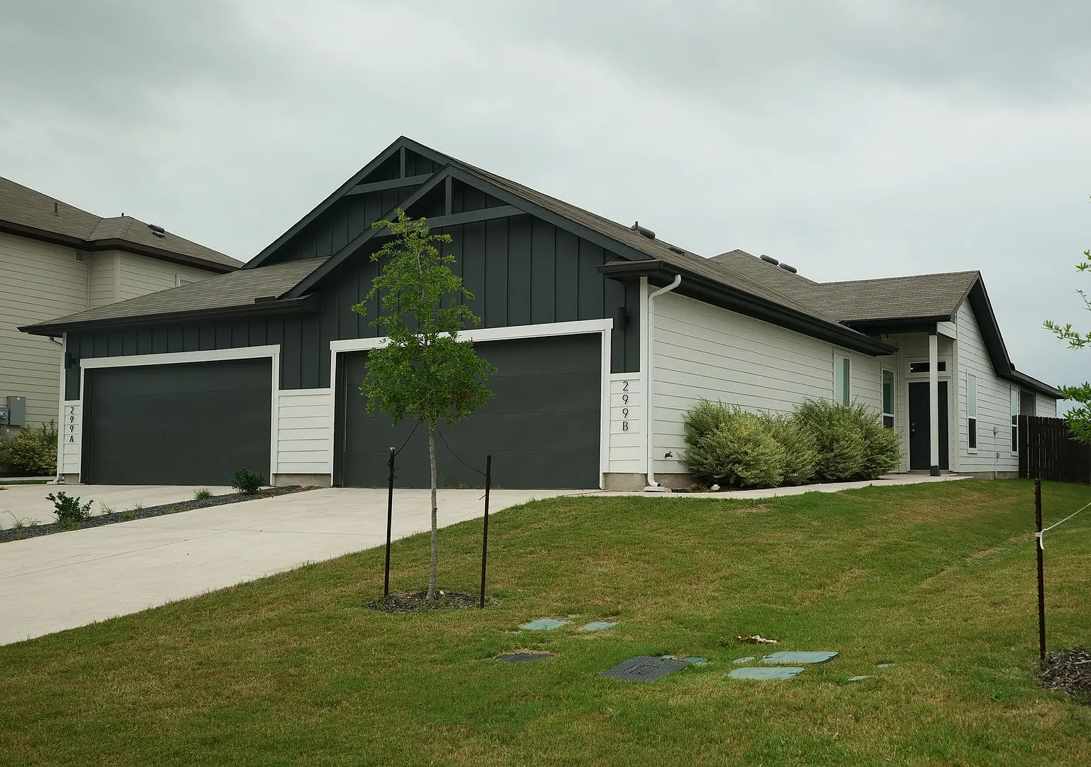 Stunning 3x2 Luxury Duplex in Buda, TX! — Photo 2