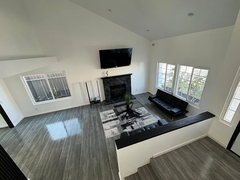 2242 Gregory Ave — Photo 8