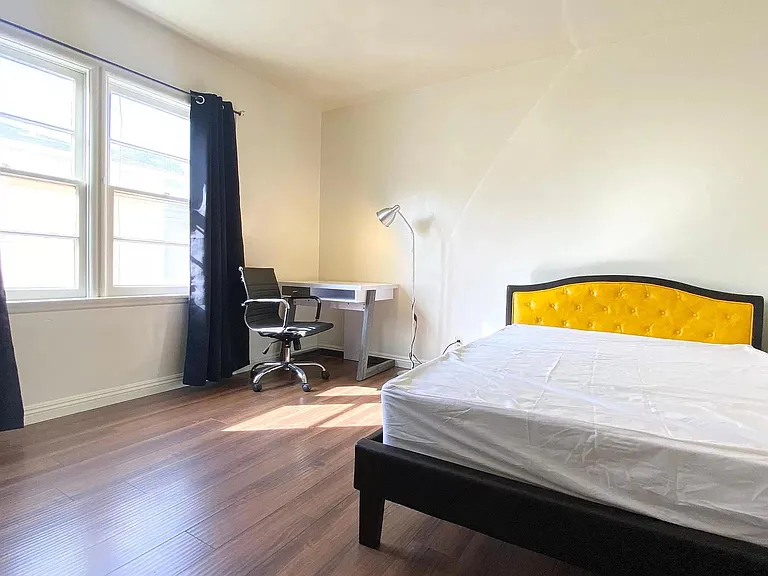 2021 Cloverfield Blvd — Photo 7