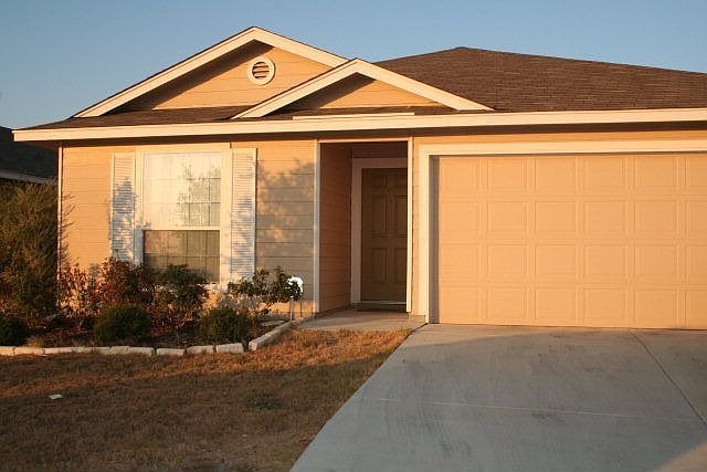 1st image of 2229 Stoneleigh Dr