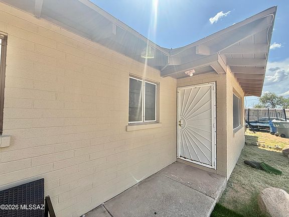 5th image of 5936 E 32nd St