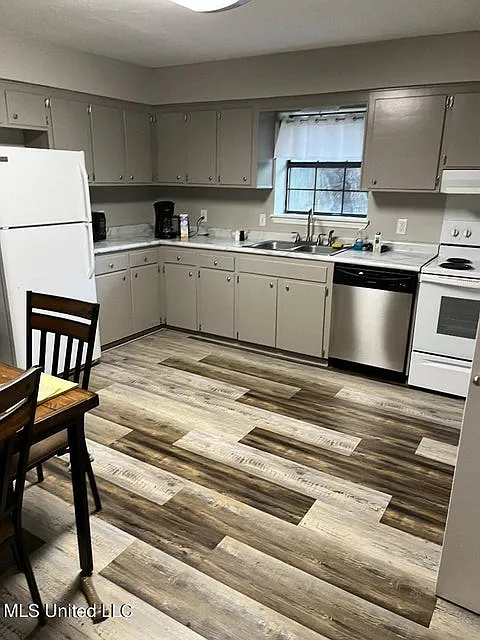 2 bed, 1.5 bath, 1100 sqft, $1,250 — Photo 4