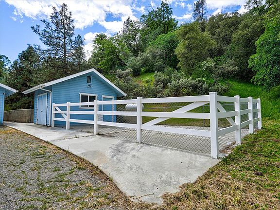 2nd image of 2433 Kokanee Rd