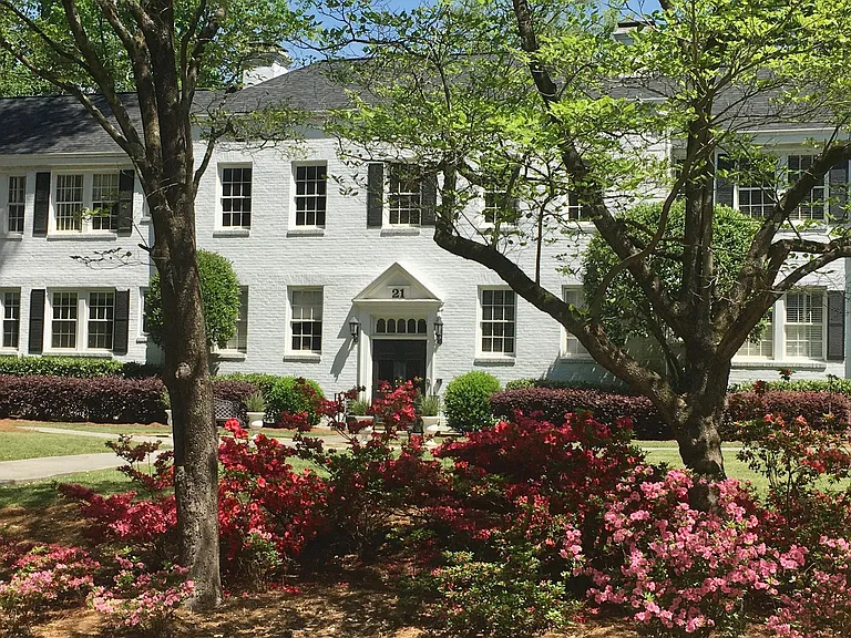 21 Peachtree Memorial Dr NW #10 — Photo 1