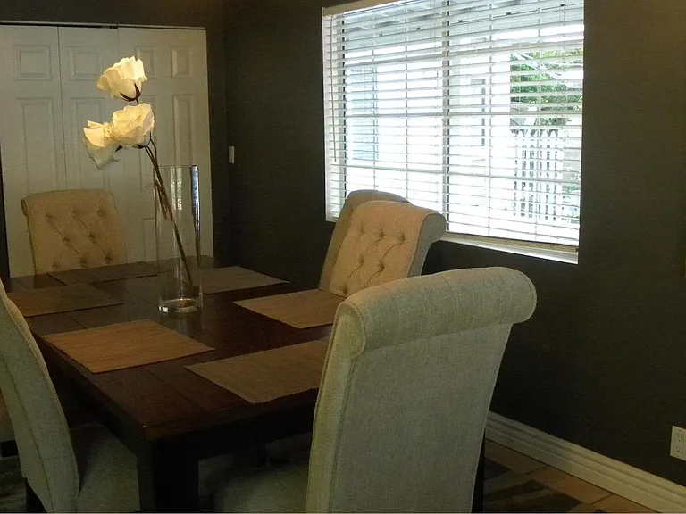 La Canada Way — Photo 10