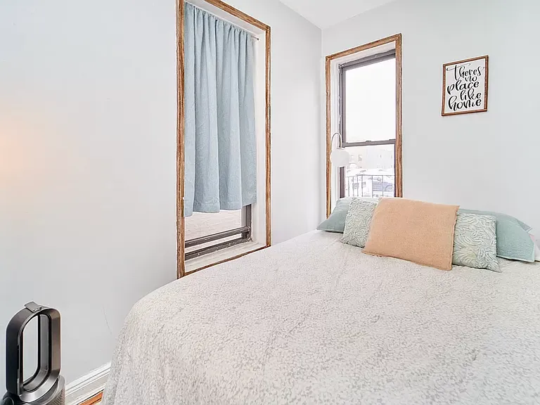 331 W 43rd St #4D — Photo 3