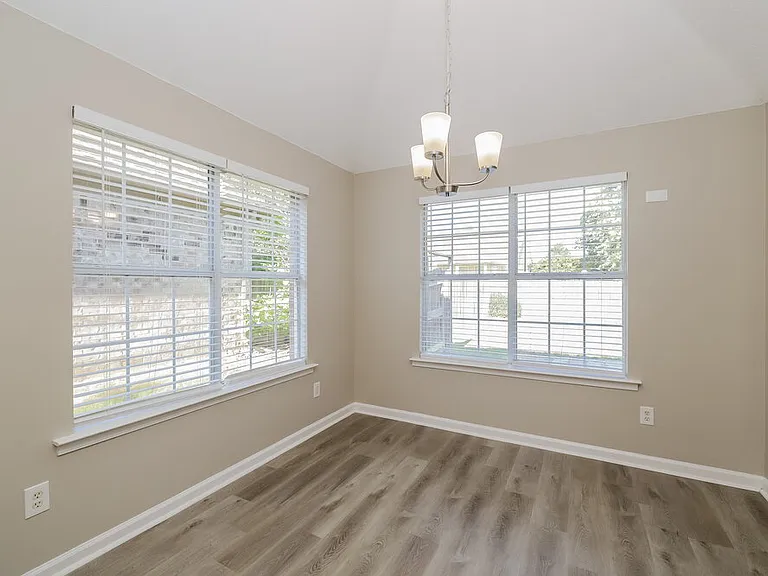 1424 Radley Cv — Photo 7