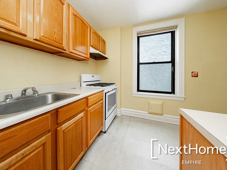 28-20 37th St #A4 — Photo 9