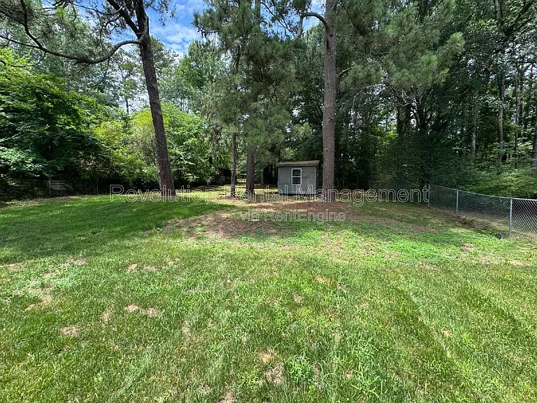 32 Hillcrest Dr SE — Photo 3