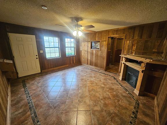 2nd image of 300 Knapp St