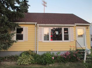 803 S 10th St, Clinton, IA 52732