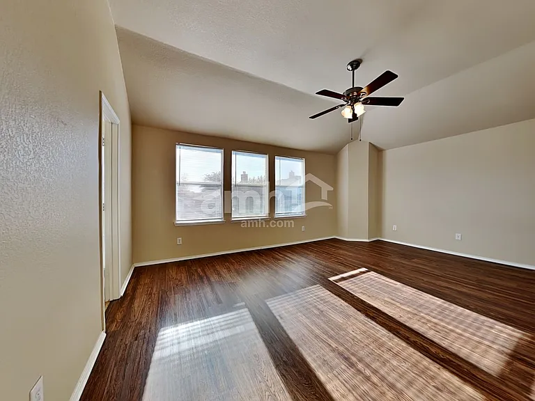 421 Hackberry Dr — Photo 14