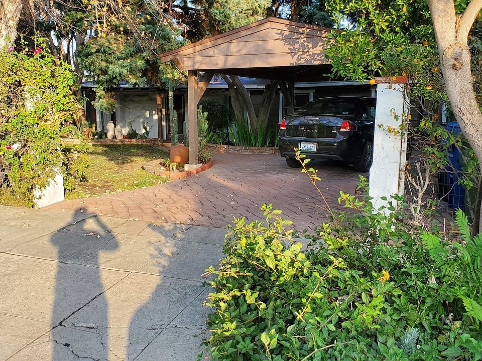 2nd image of 10566 Shoshone Ave
