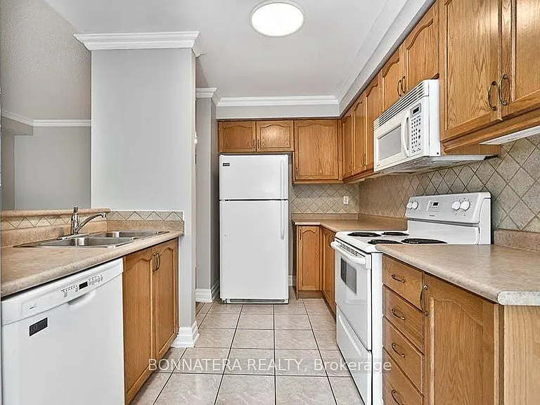 2399 Newcastle Cres — Photo 6