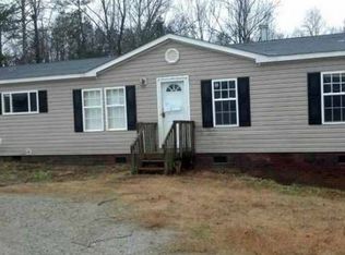 285 Peanut Rd, Woodruff, SC 29388