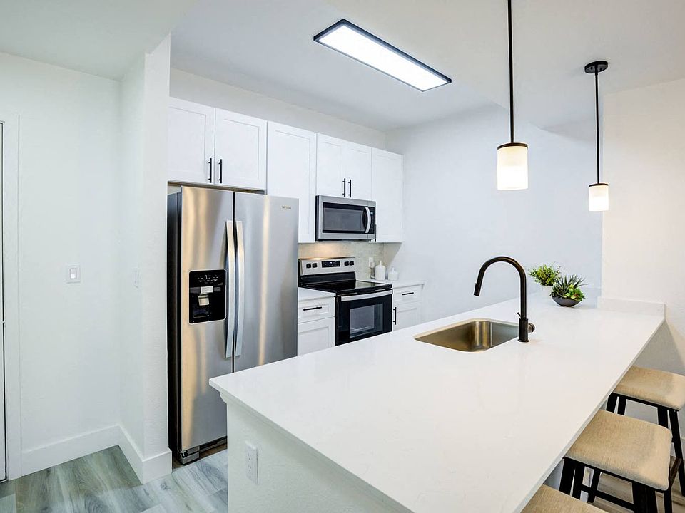 Portola at SouthGlenn, Centennial, CO, Kitchen