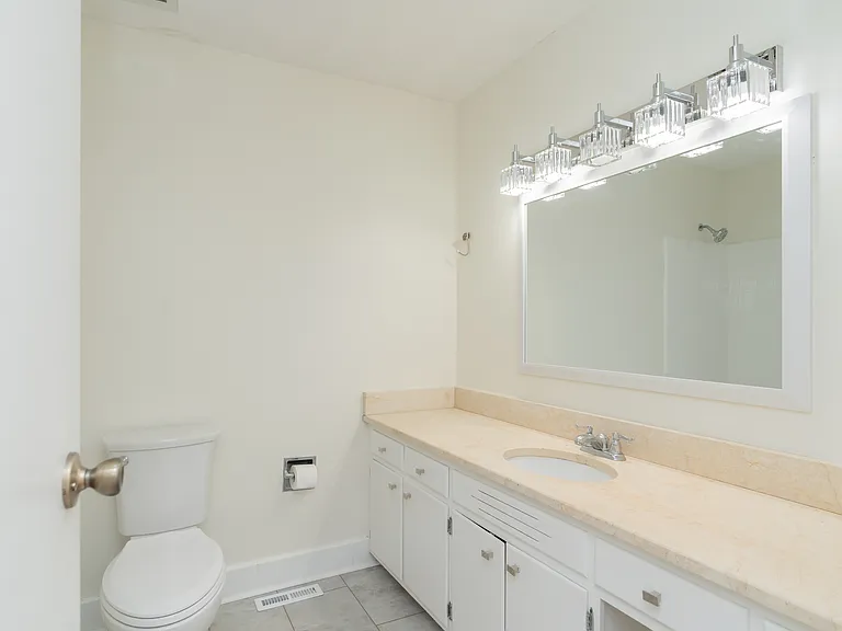 1621 Fernwood Cir — Photo 13