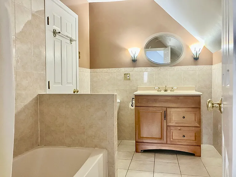 924 Walnut St — Photo 4
