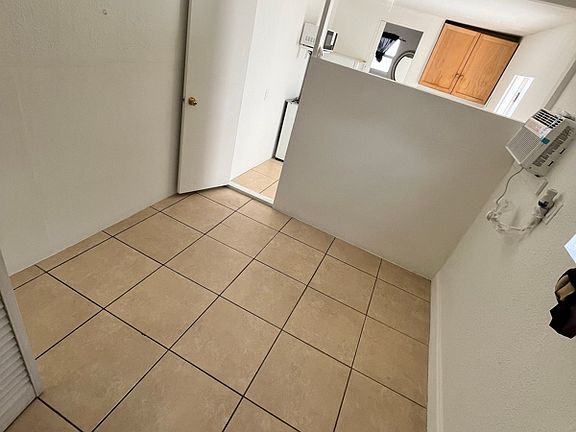 4th image of 1331 SW 129th Ave