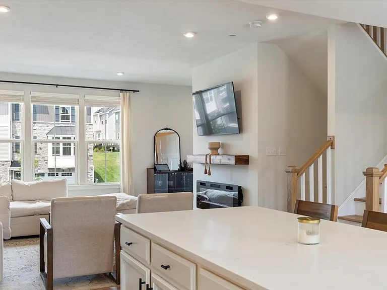 4014 Johns Ct — Photo 10